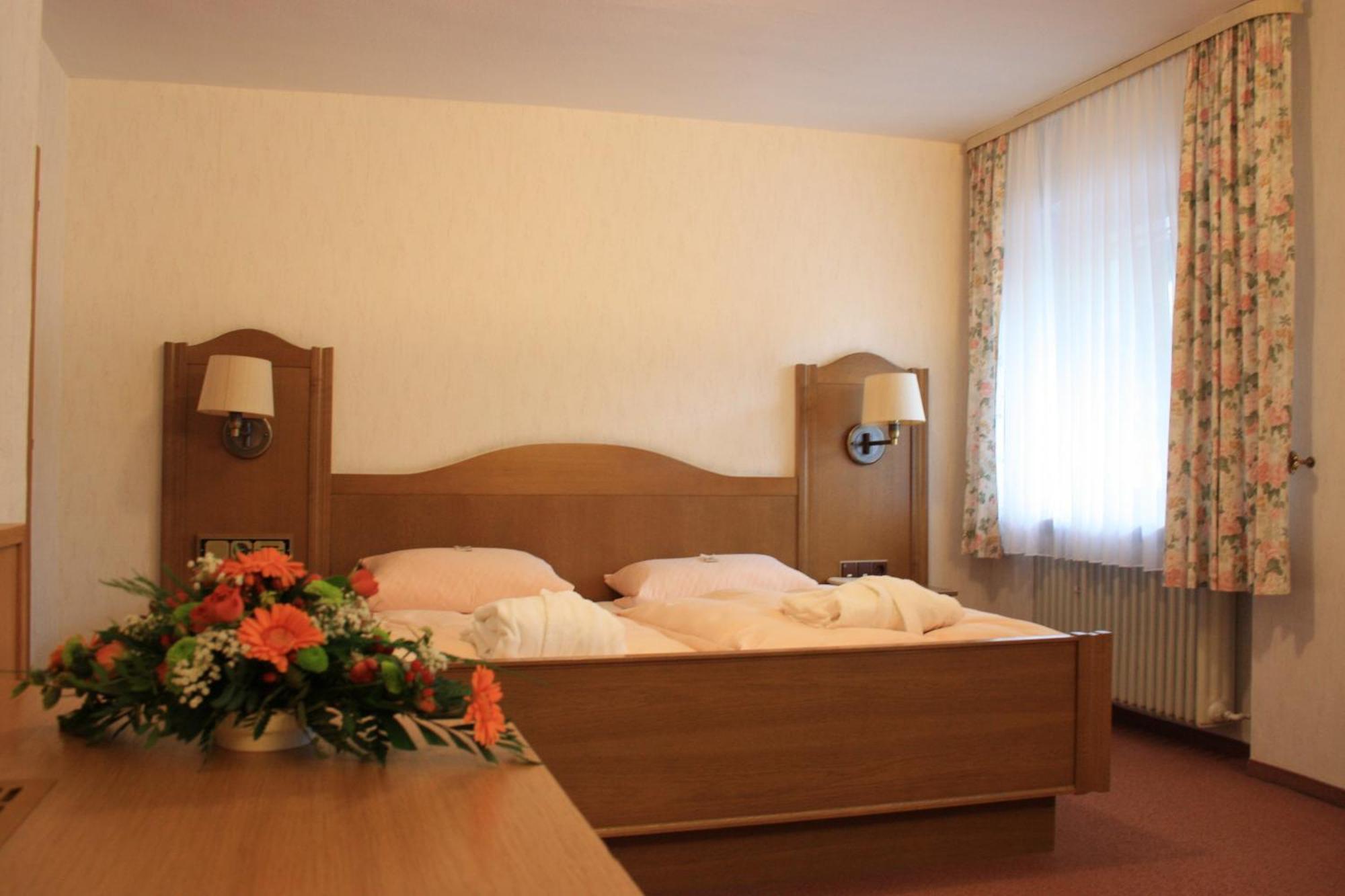 Wald-Hotel Heppe Dammbach Exterior photo